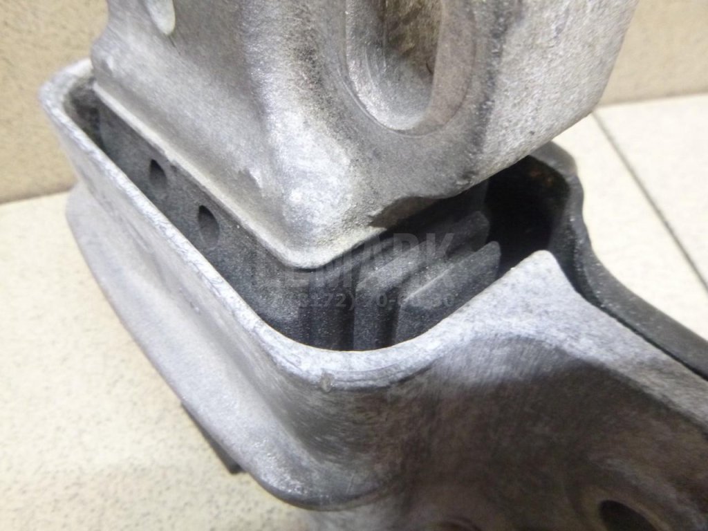 Опора КПП левая