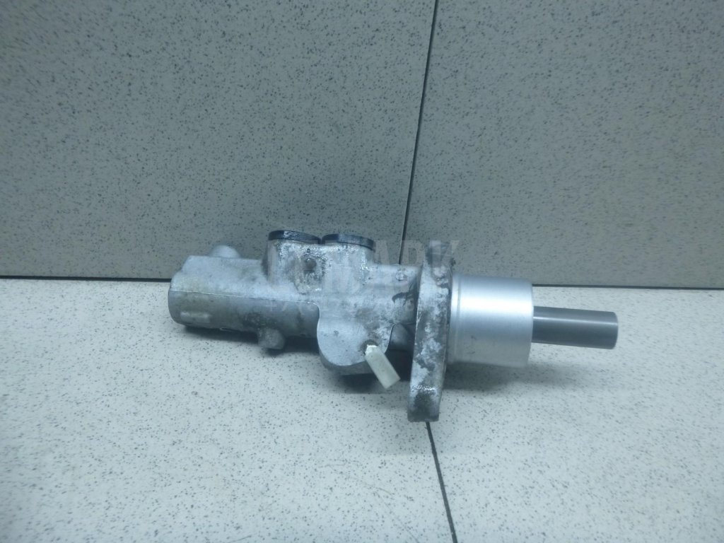 Цилиндр тормозной главный