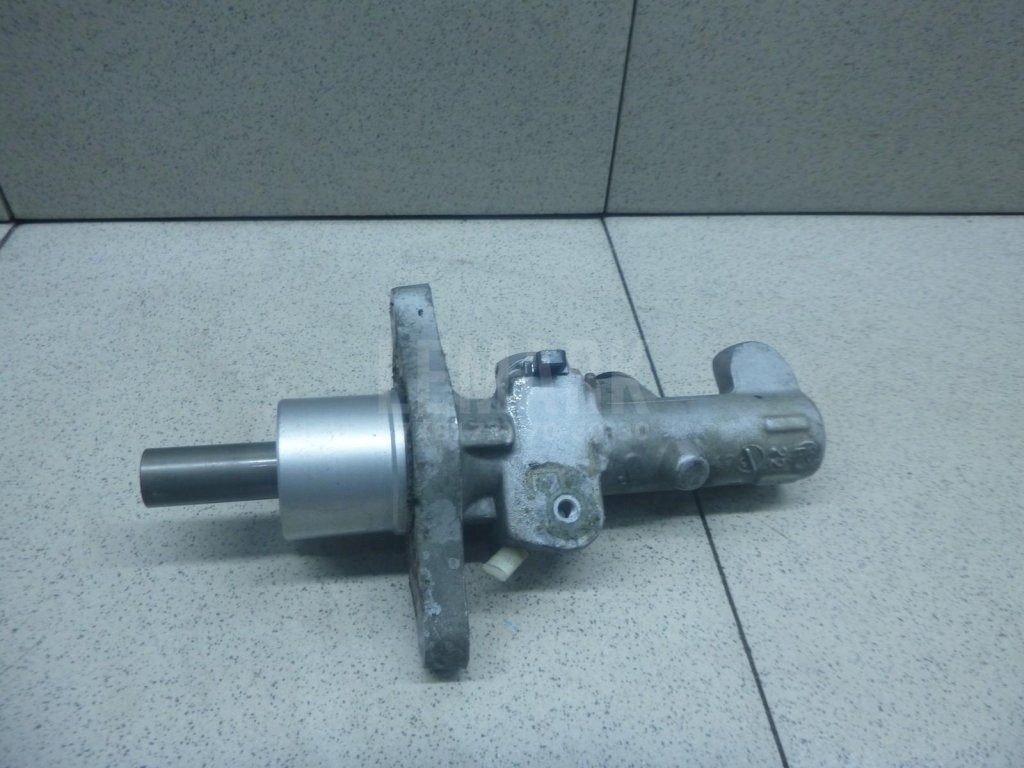 Цилиндр тормозной главный