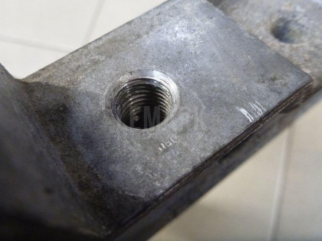 Кронштейн опоры двигателя