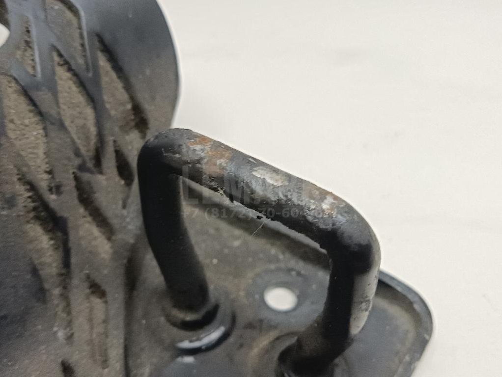 Крючок капота