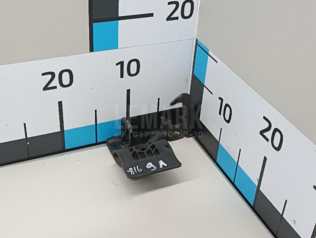 Крючок капота