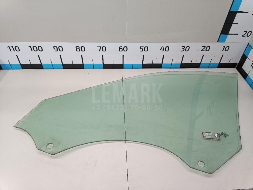 Стекло двери передней правой