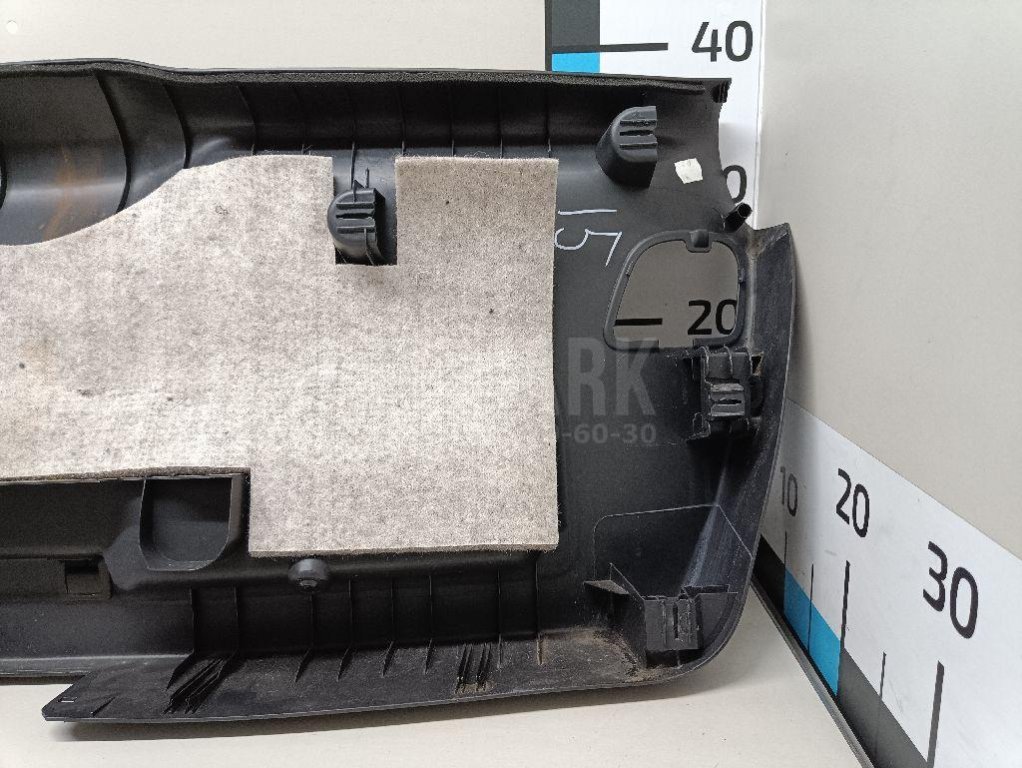 Обшивка двери багажника