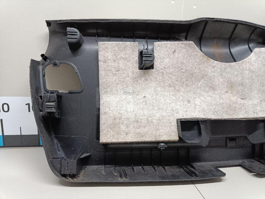 Обшивка двери багажника