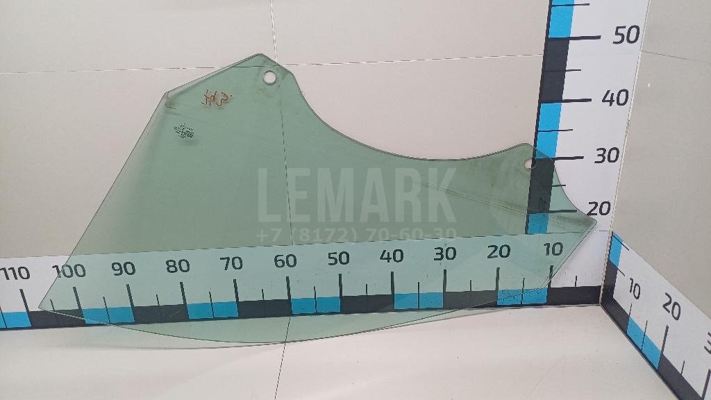 Стекло двери передней правой