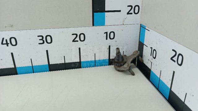 Опора шаровая левая передней подвески