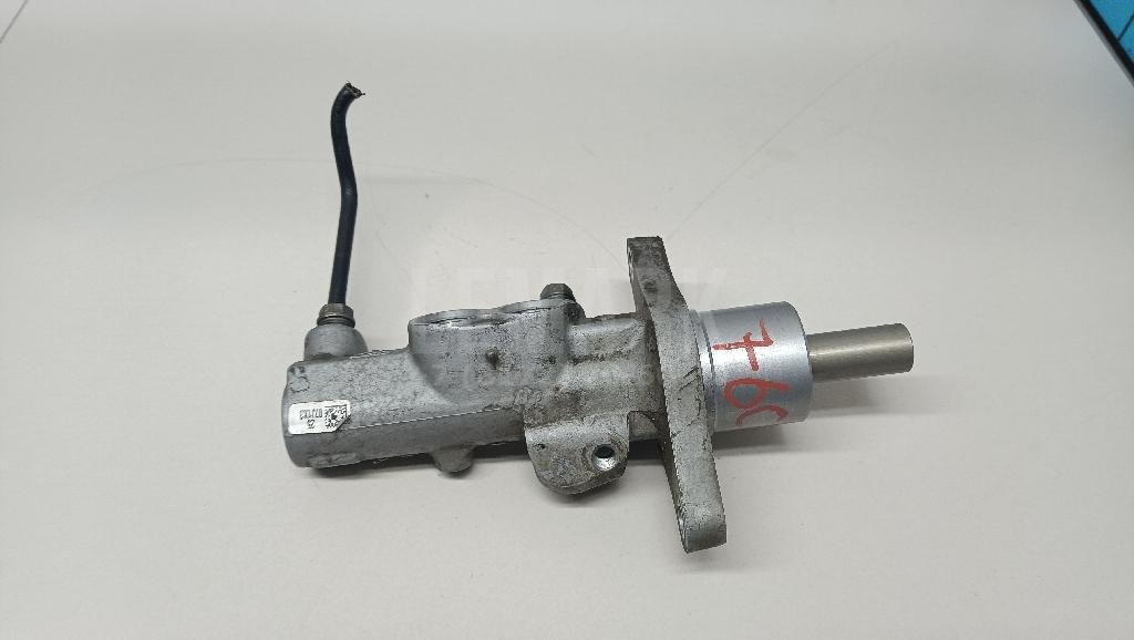 Цилиндр тормозной главный