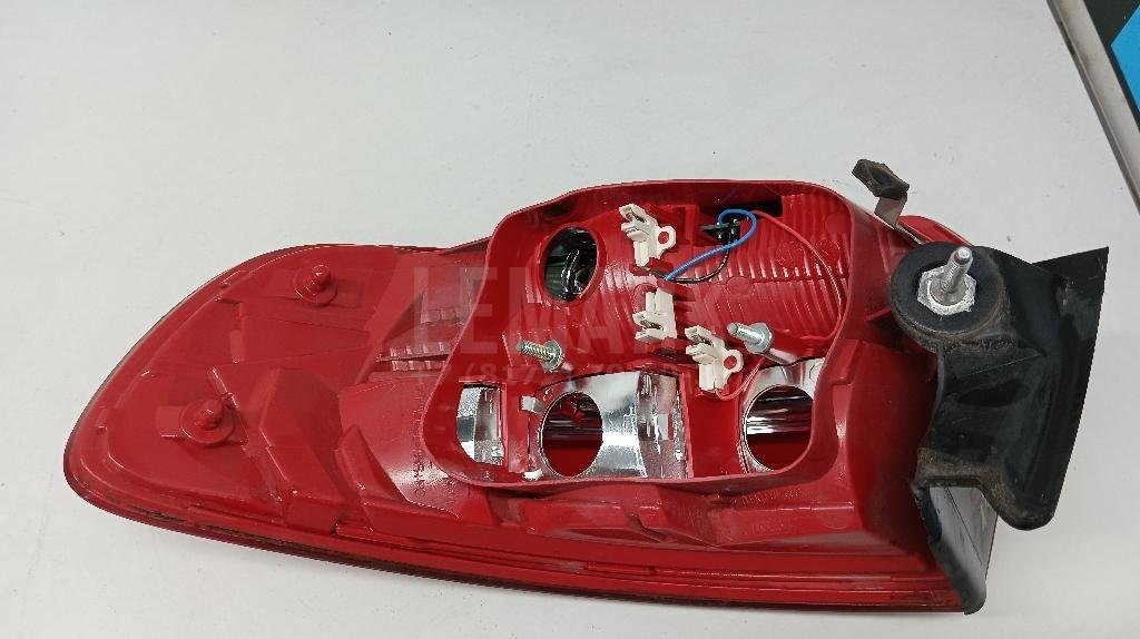 Фонарь задний наружный левый