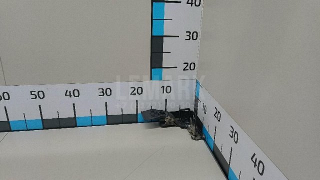 Крючок капота