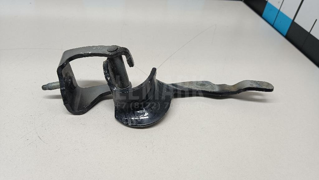 Петля двери багажника