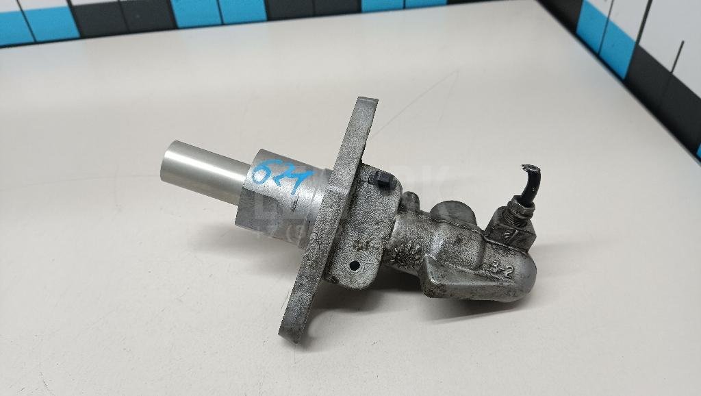 Цилиндр тормозной главный