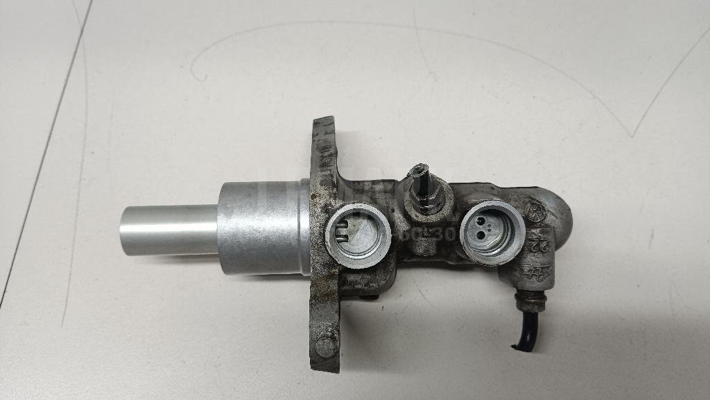 Цилиндр тормозной главный