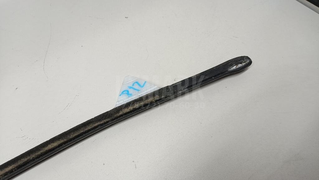 Накладка стекла заднего левого