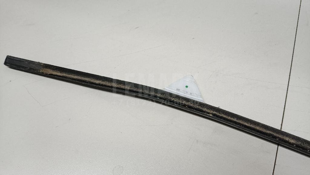 Накладка стекла заднего левого