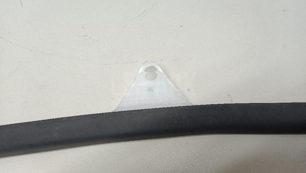 Накладка стекла заднего левого