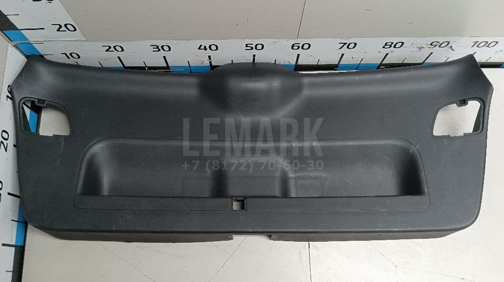 Обшивка двери багажника