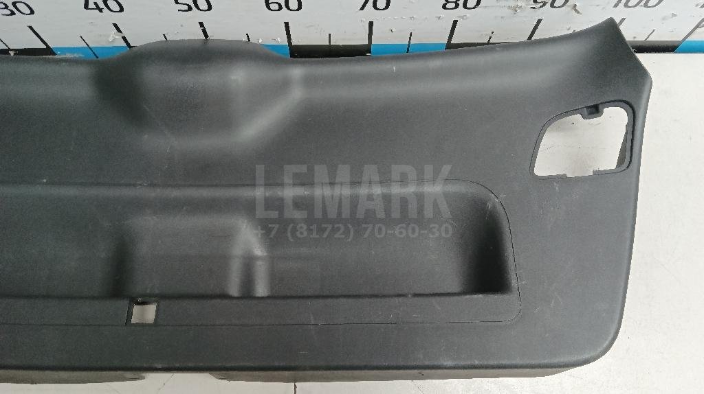 Обшивка двери багажника