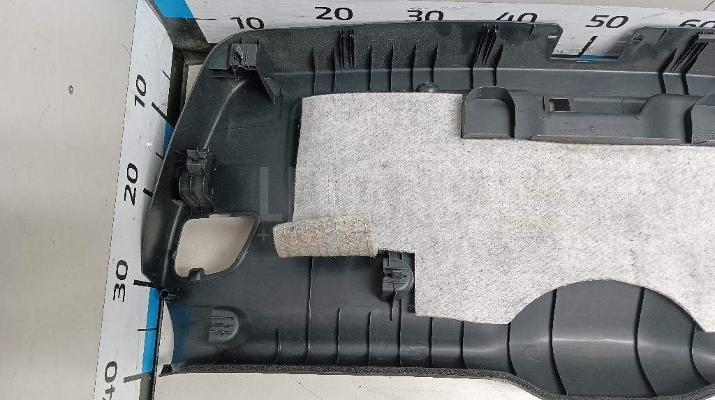 Обшивка двери багажника