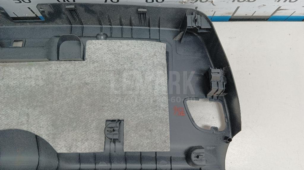 Обшивка двери багажника