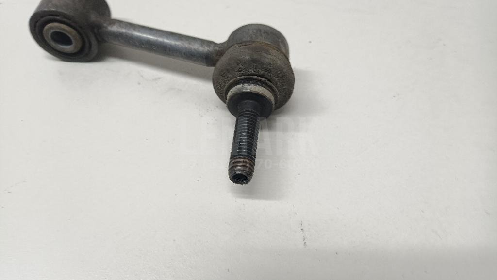 Стойка заднего стабилизатора