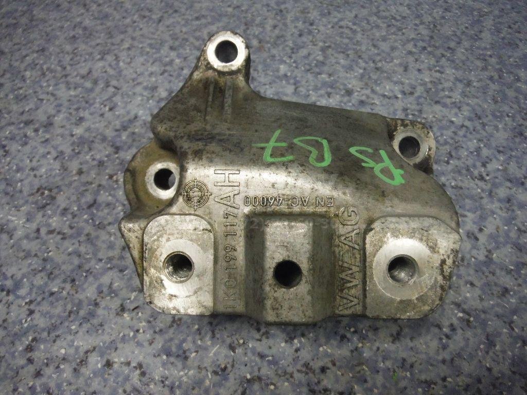 Кронштейн КПП левый