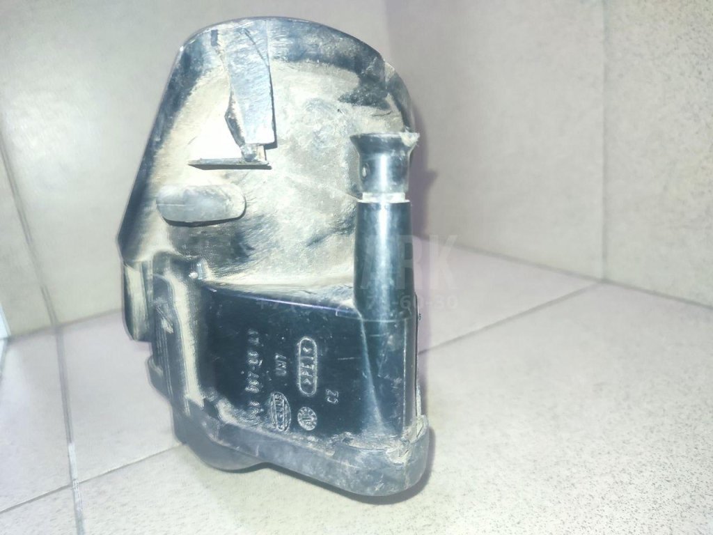 Фара противотуманная левая