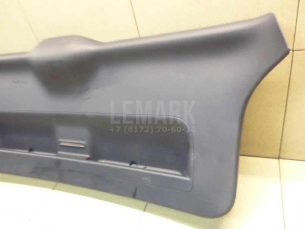 Обшивка двери багажника