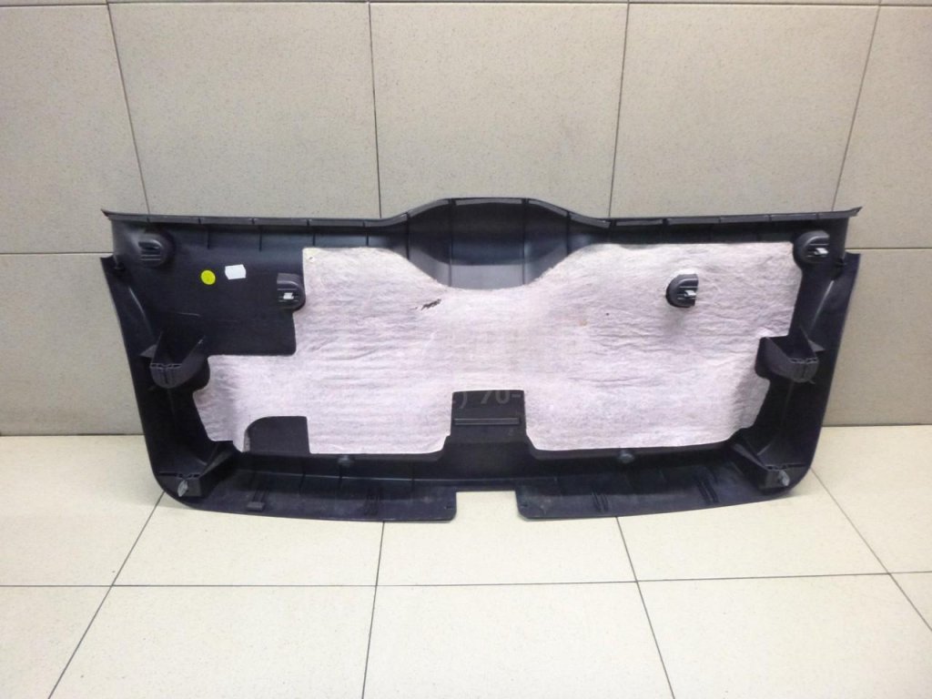 Обшивка двери багажника