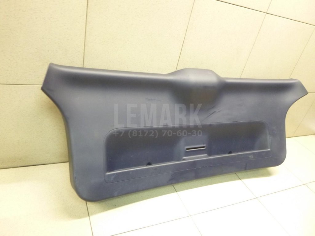 Обшивка двери багажника