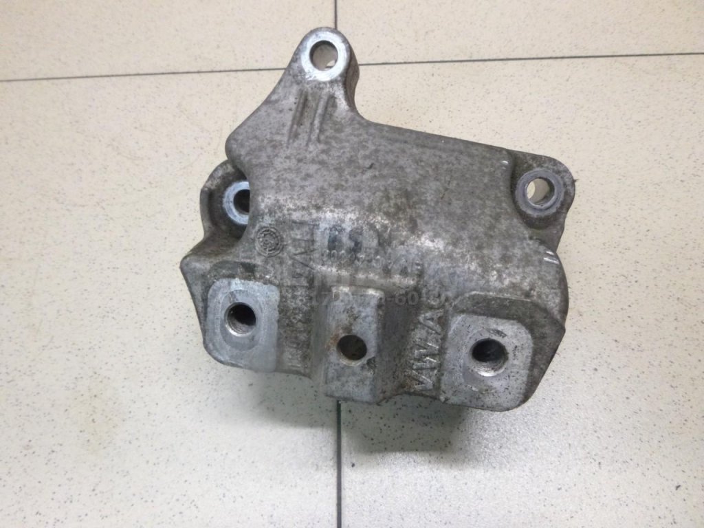 Кронштейн КПП левый