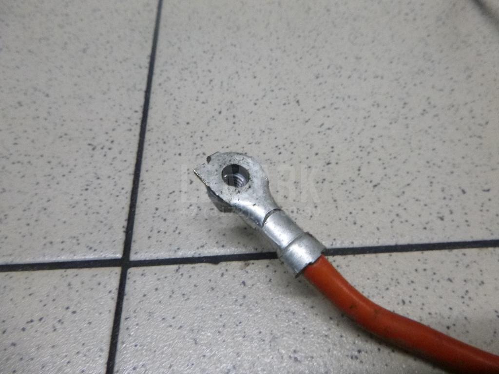 Клемма аккумулятора плюс