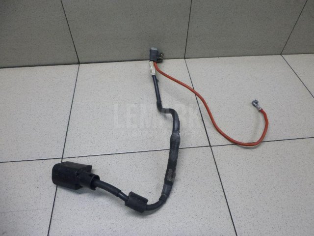 Клемма аккумулятора плюс