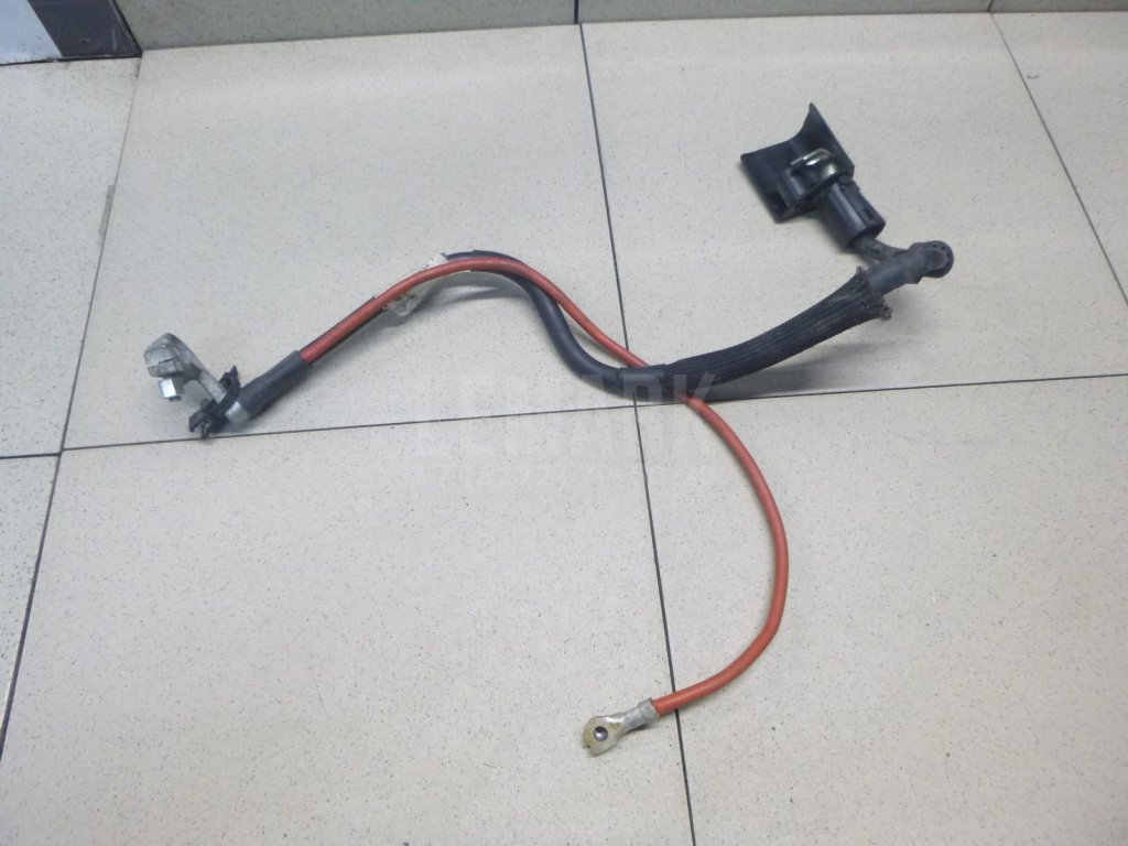 Клемма аккумулятора плюс