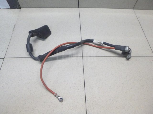 Клемма аккумулятора плюс