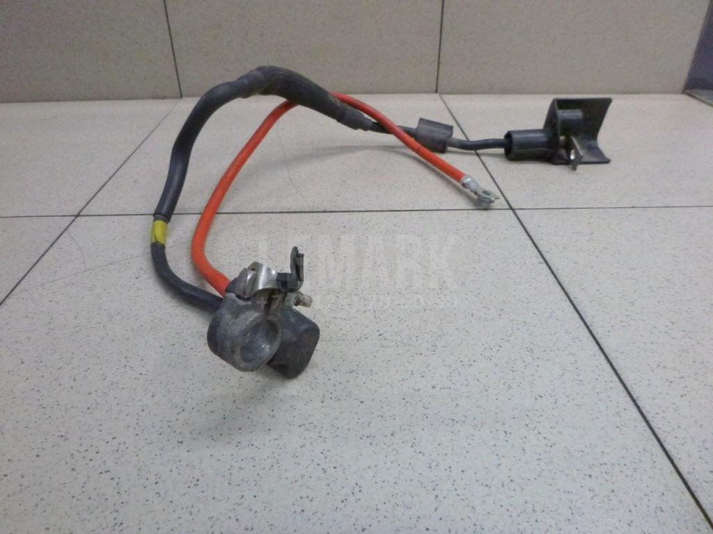 Клемма аккумулятора плюс