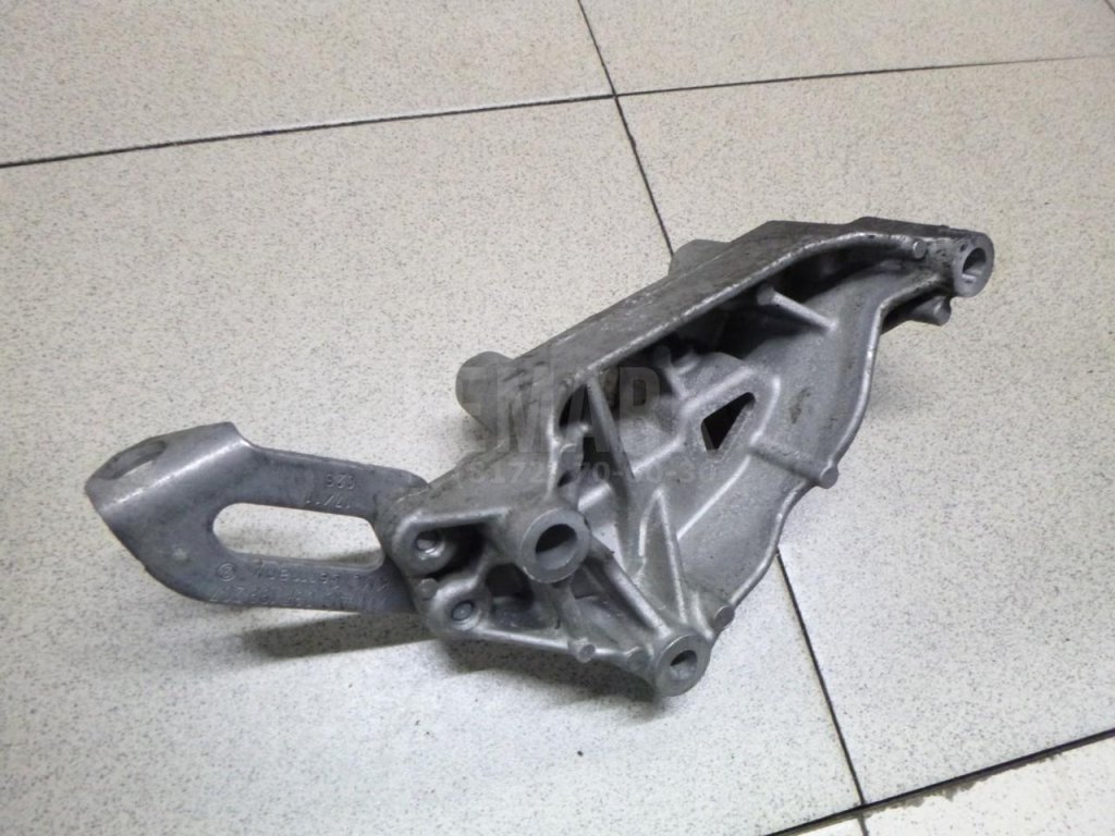 Кронштейн двигателя правый