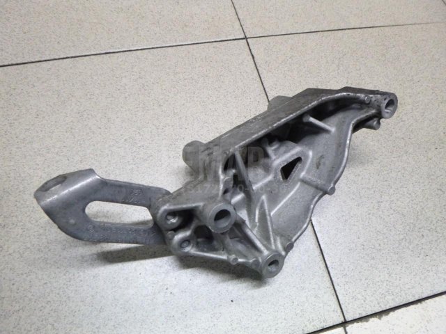 Кронштейн двигателя правый