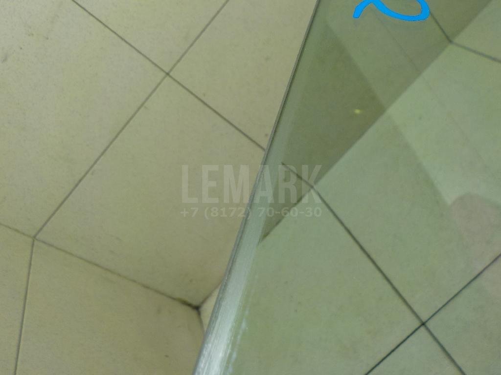 Стекло двери передней правой