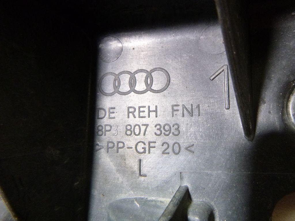 Направляющая заднего бампера левая