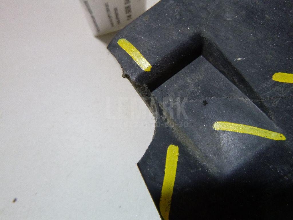 Направляющая заднего бампера левая