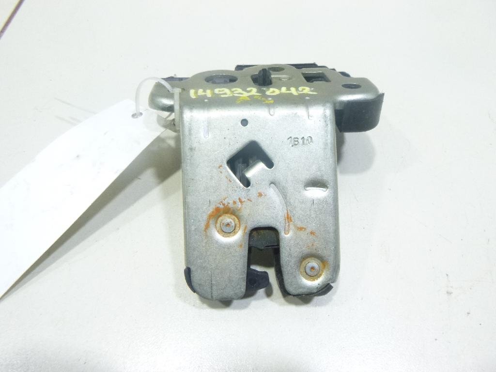 Замок багажника