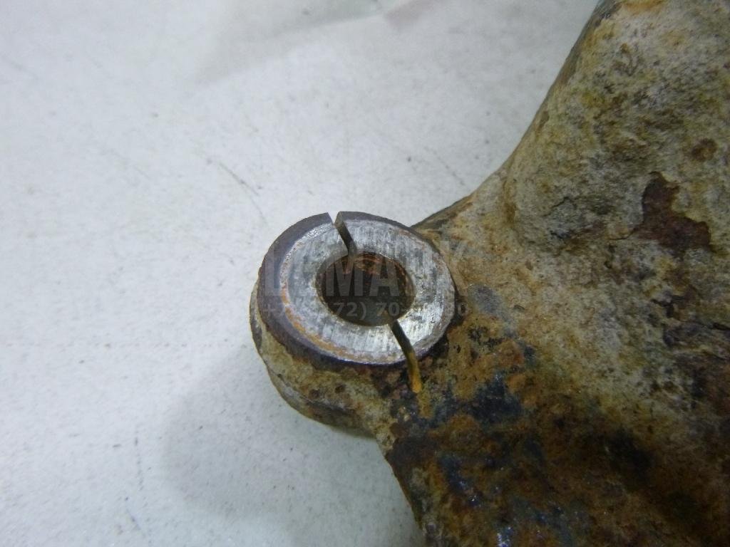 Кулак поворотный задний левый