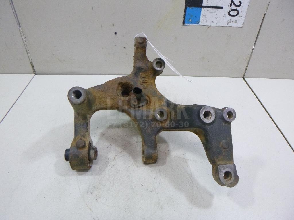 Кулак поворотный задний левый