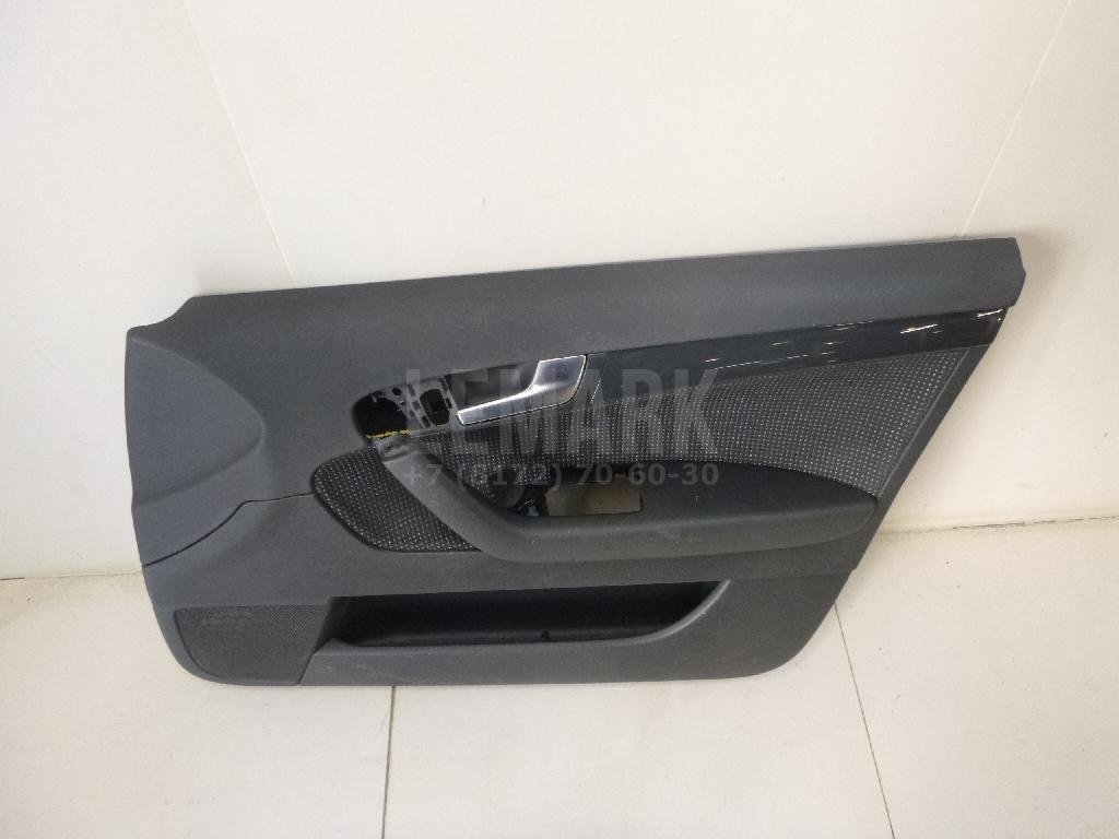 Обшивка двери передней правой