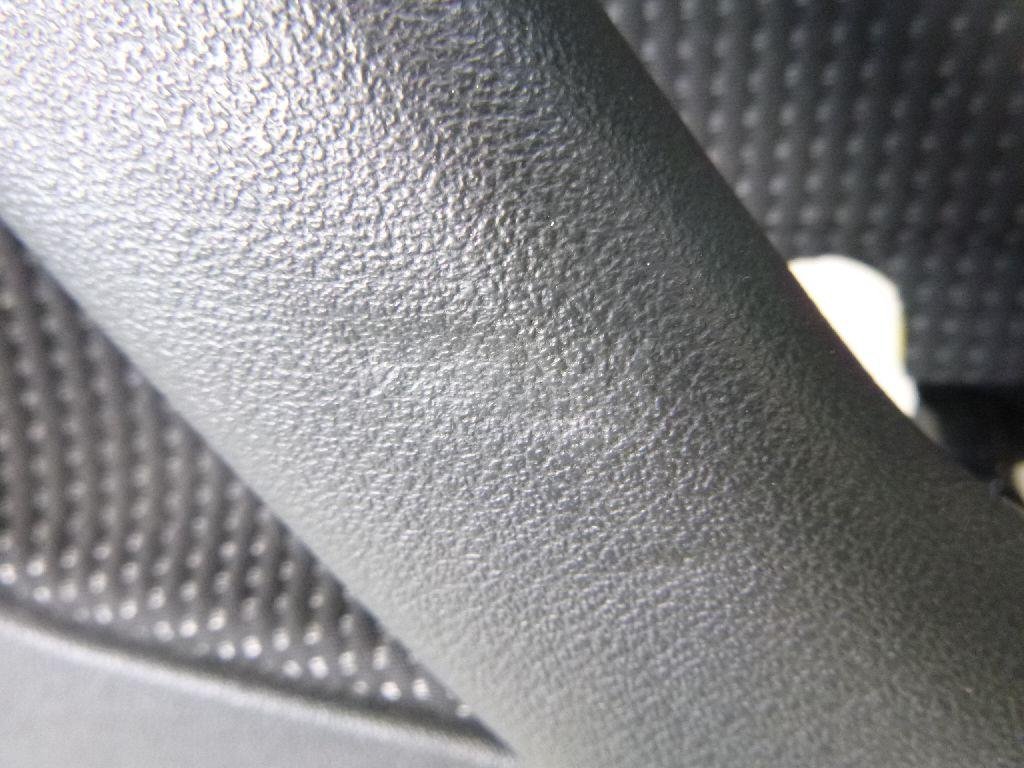 Обшивка двери передней правой