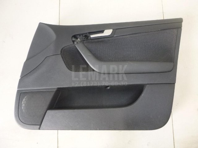 Обшивка двери передней правой