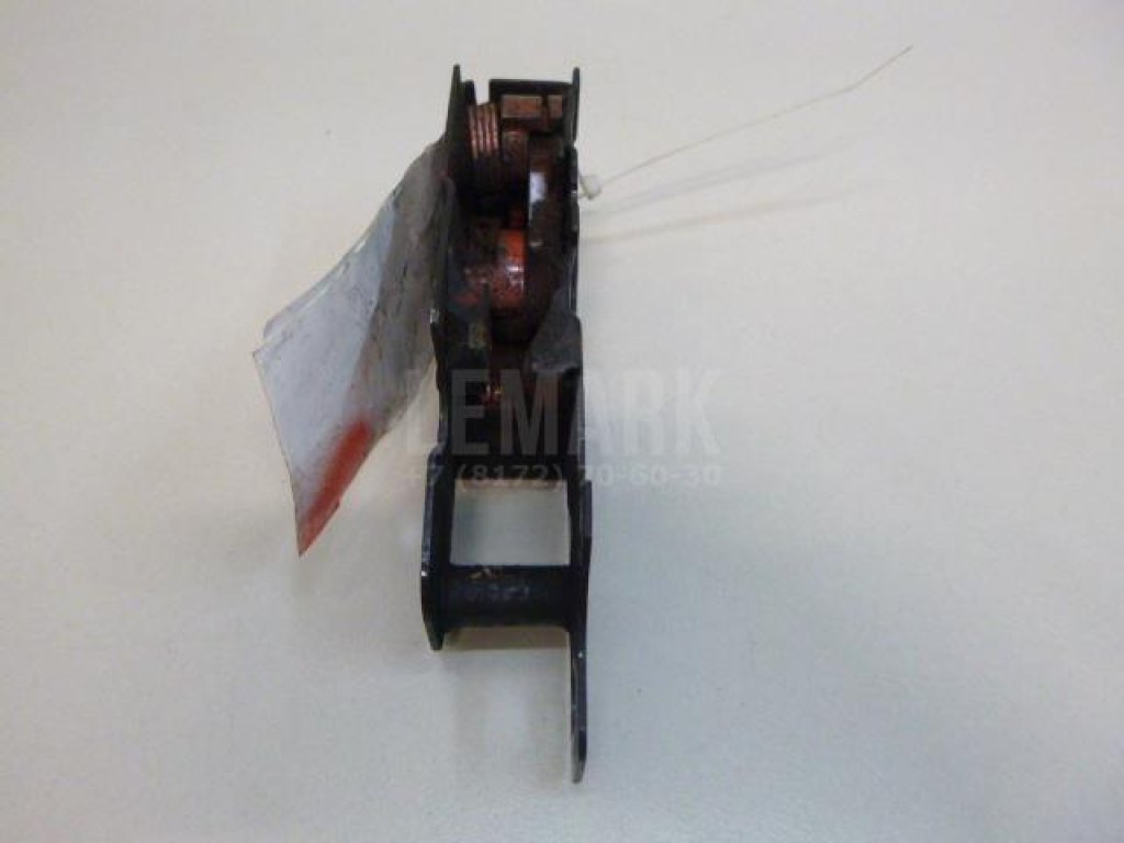 Замок капота