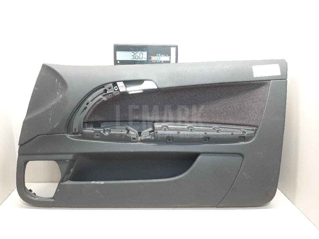 Обшивка двери передней правой