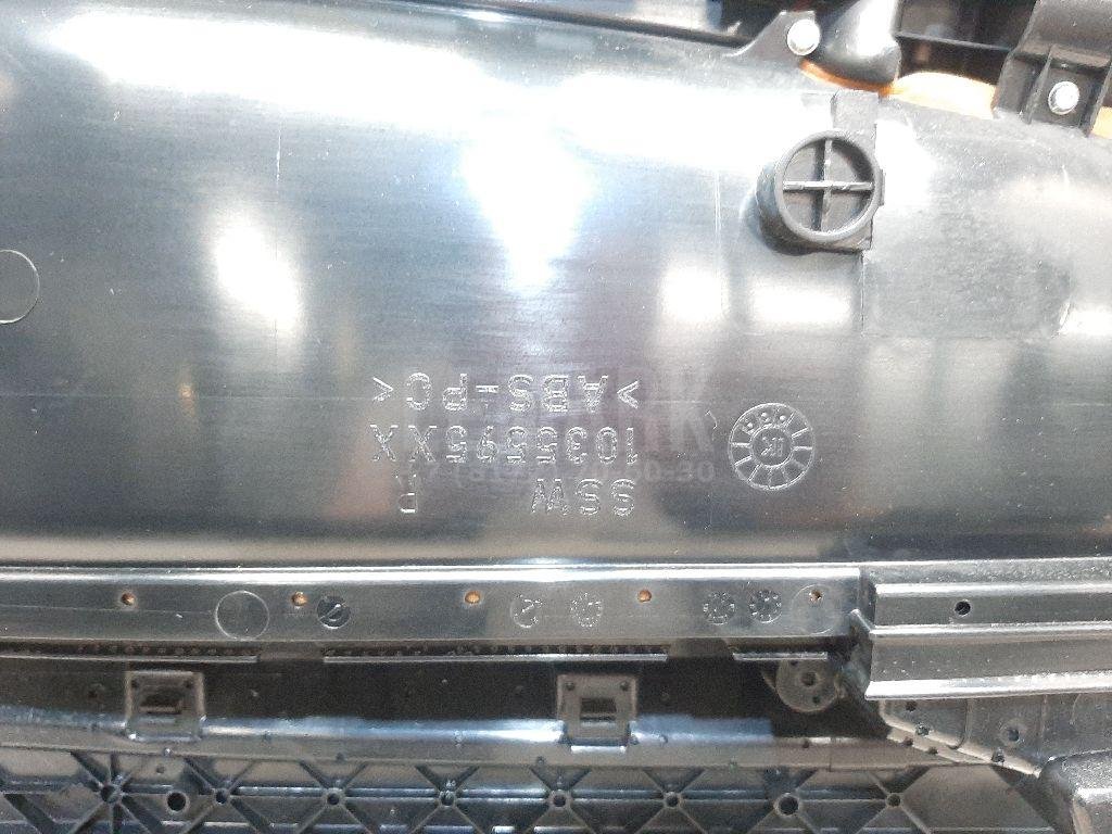 Обшивка двери передней правой